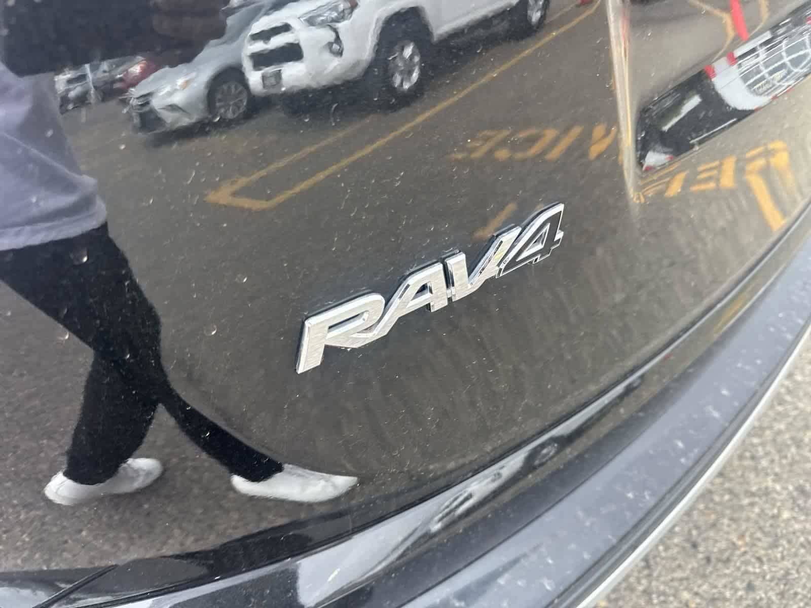 Thumbnail: 2016 Toyota RAV4 - 32
