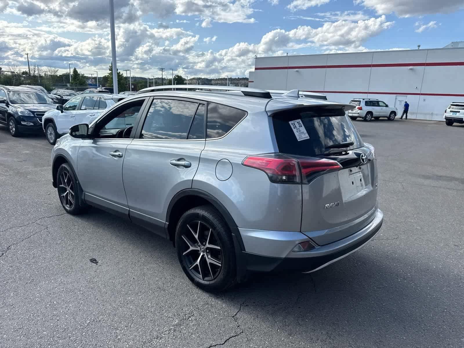 Thumbnail: 2016 Toyota RAV4 - 33