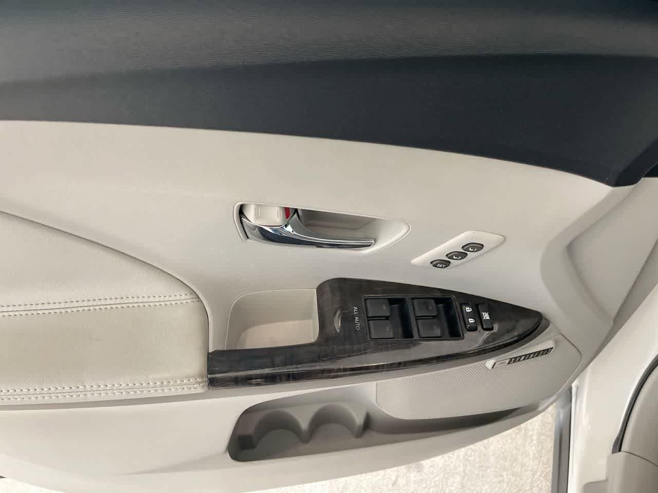 Thumbnail: 2015 Toyota Venza - 13