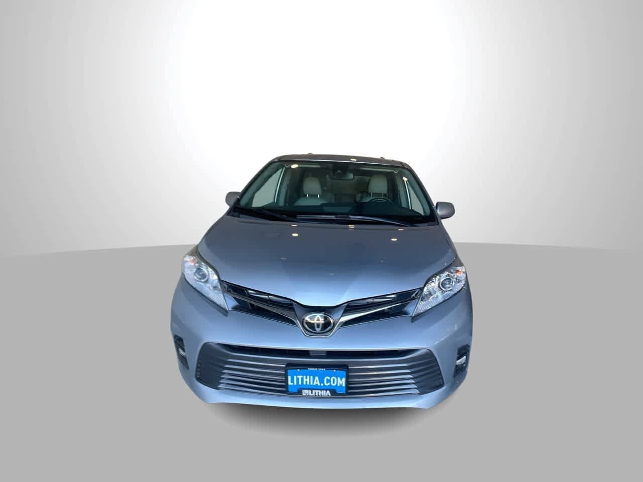 Thumbnail: 2019 Toyota Sienna - 3