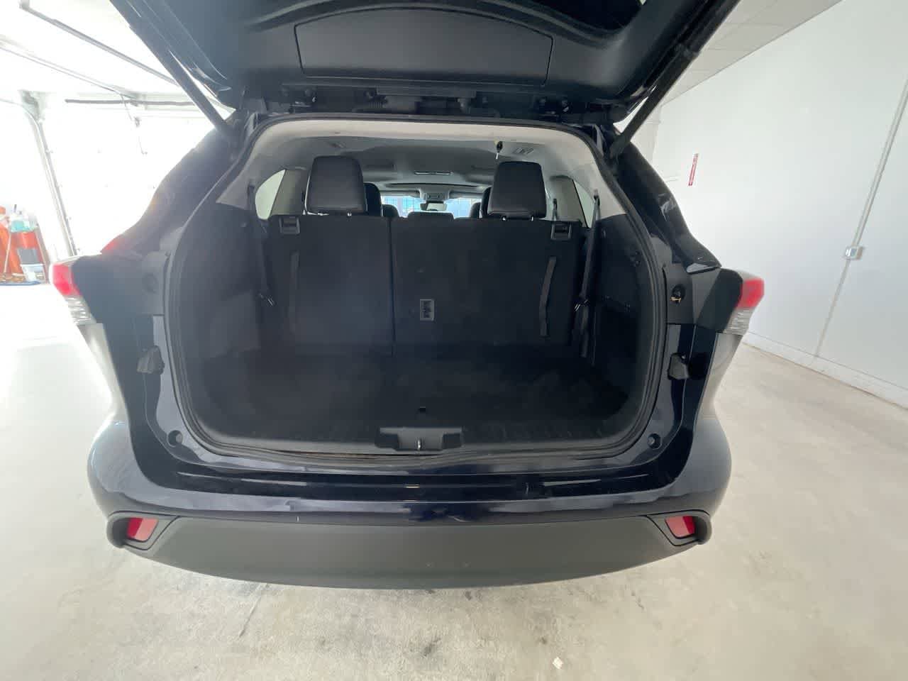 Thumbnail: 2020 Toyota Highlander - 25