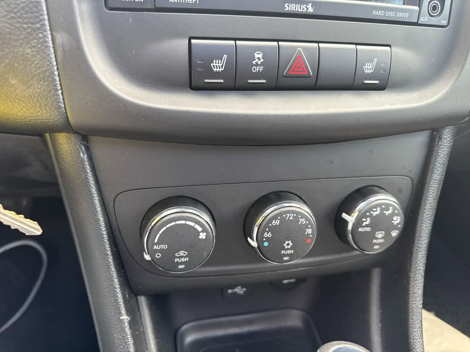 Thumbnail: 2014 Dodge Avenger - 44