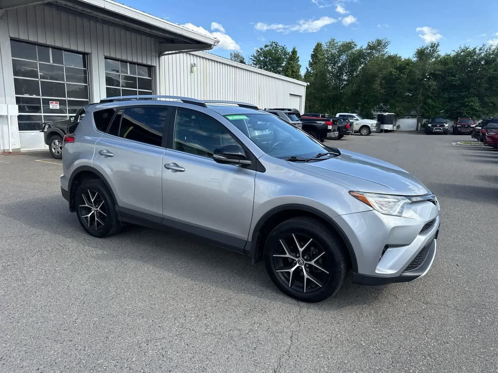 Thumbnail: 2016 Toyota RAV4 - 11