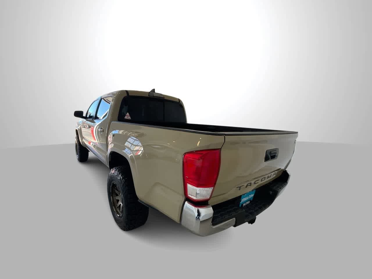 Thumbnail: 2016 Toyota Tacoma - 6