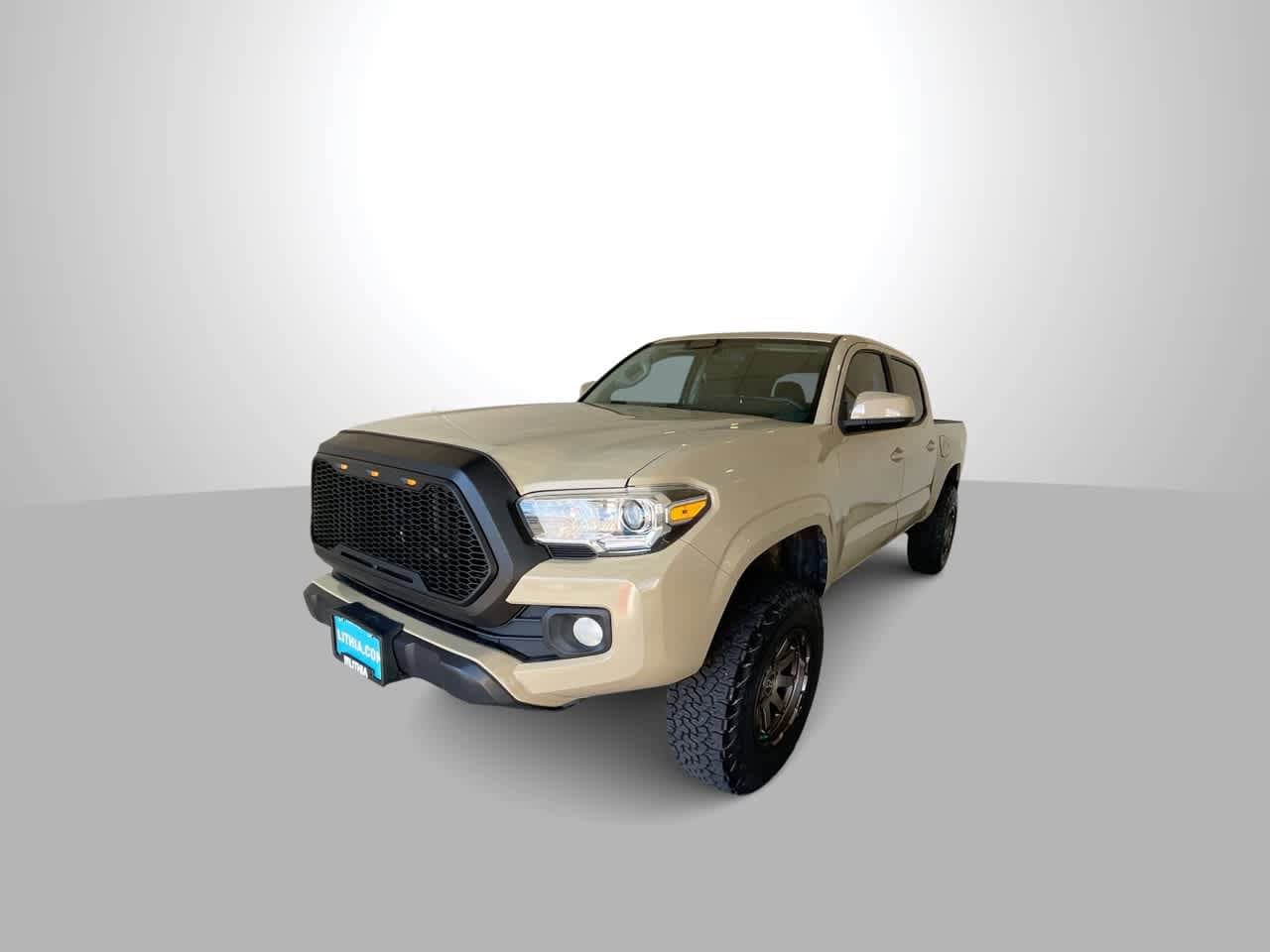 Thumbnail: 2016 Toyota Tacoma - 4