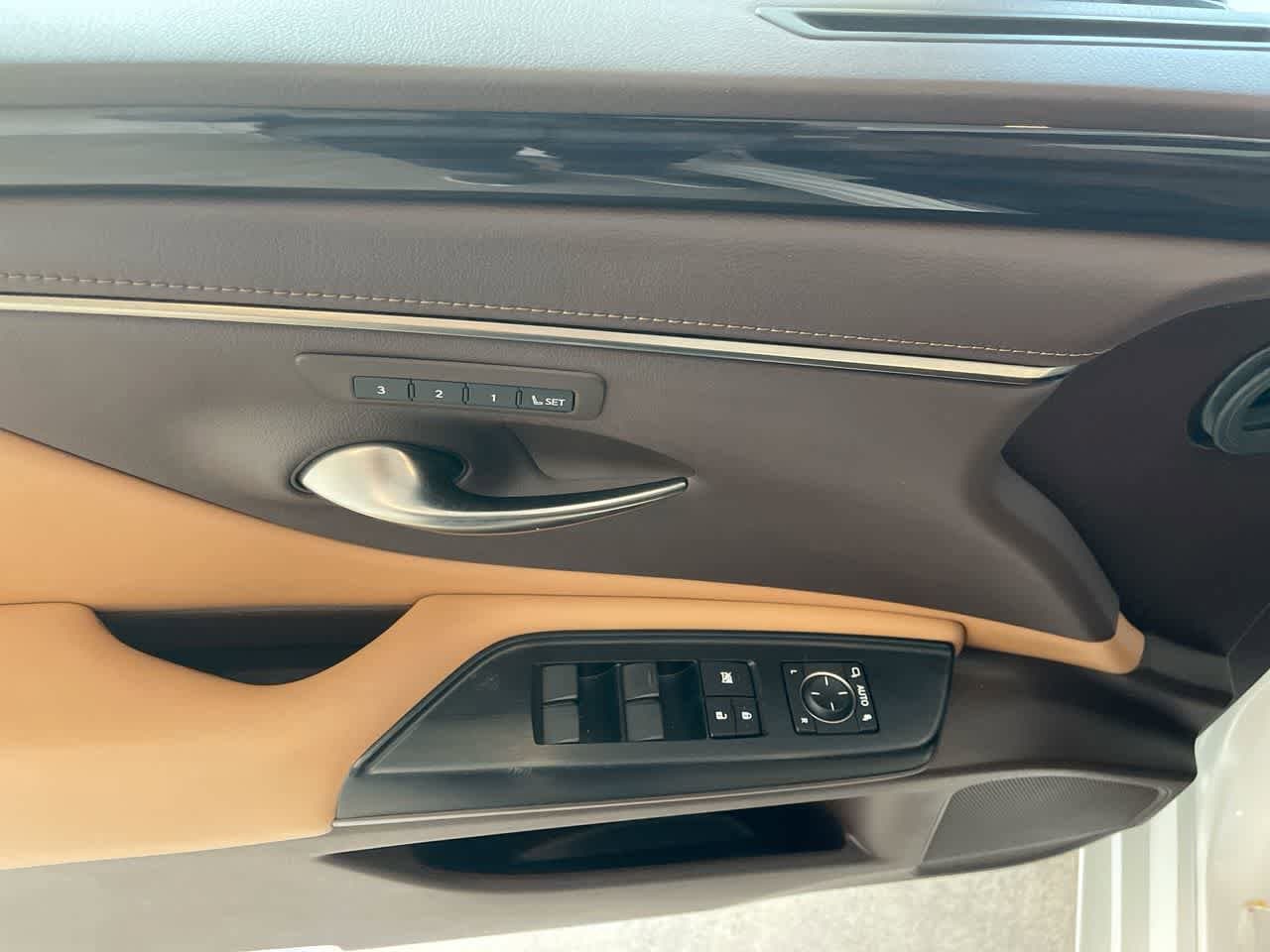 Thumbnail: 2020 Lexus ES - 13