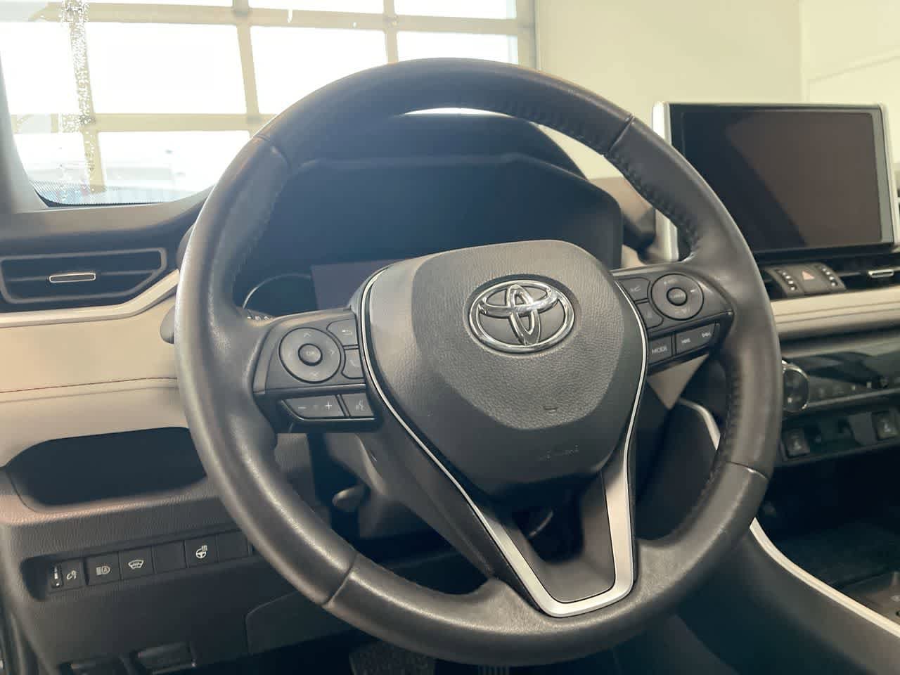 Thumbnail: 2025 Toyota RAV4 - 14