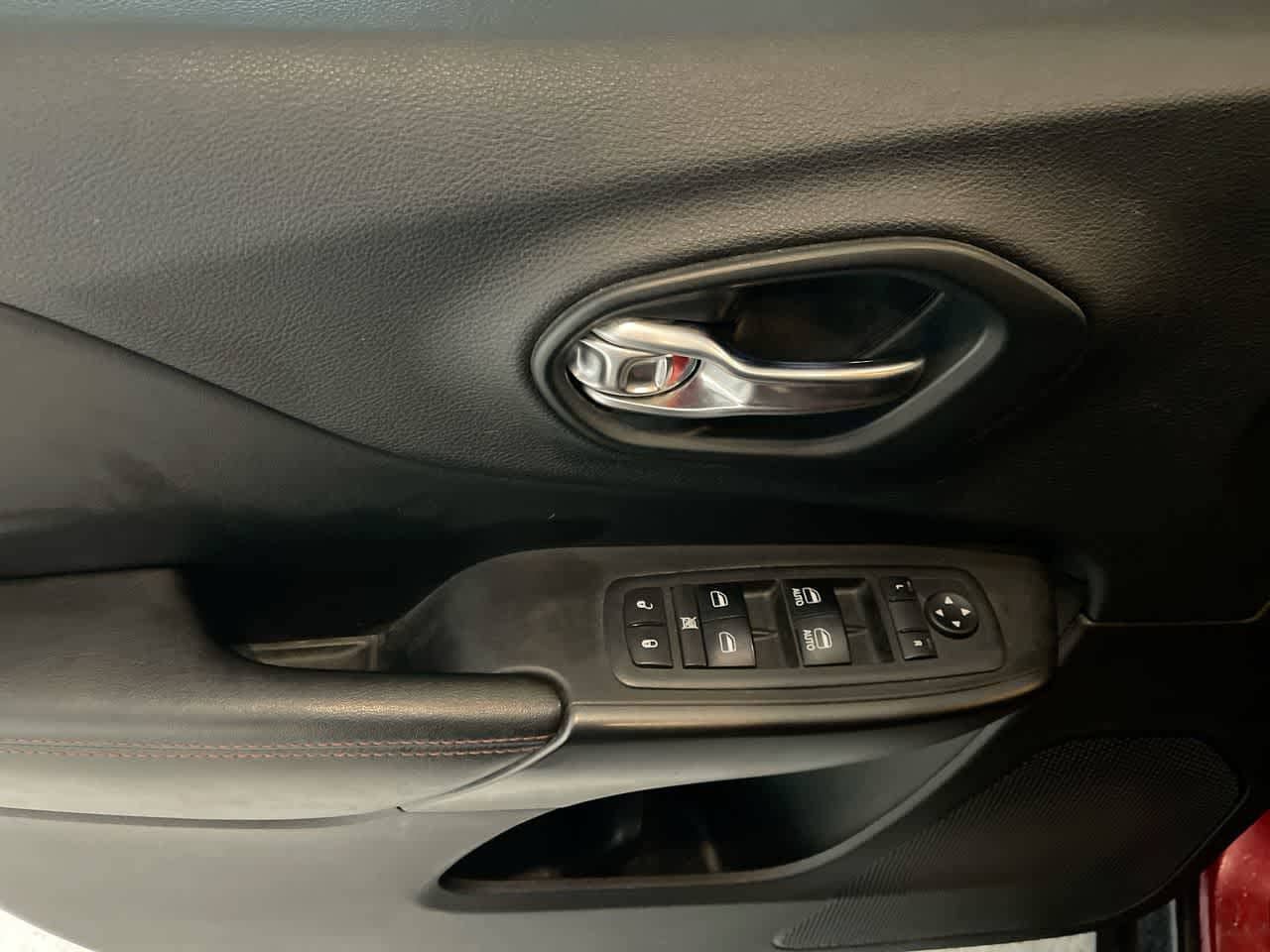 Thumbnail: 2019 Jeep Cherokee - 13