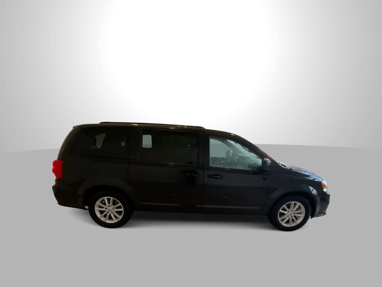 Thumbnail: 2016 Dodge Grand Caravan - 9