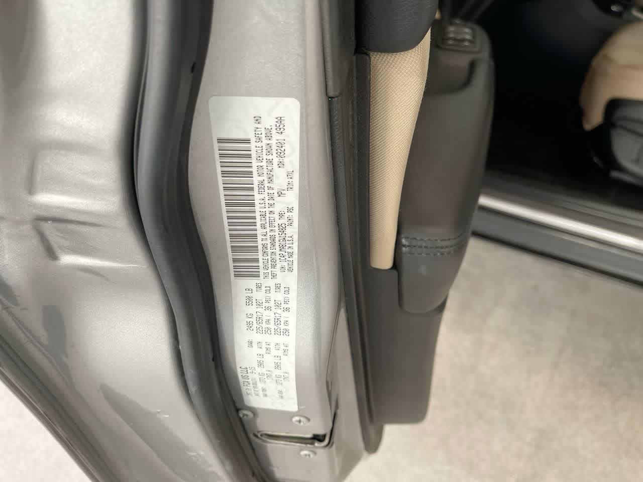 Thumbnail: 2016 Jeep Cherokee - 27