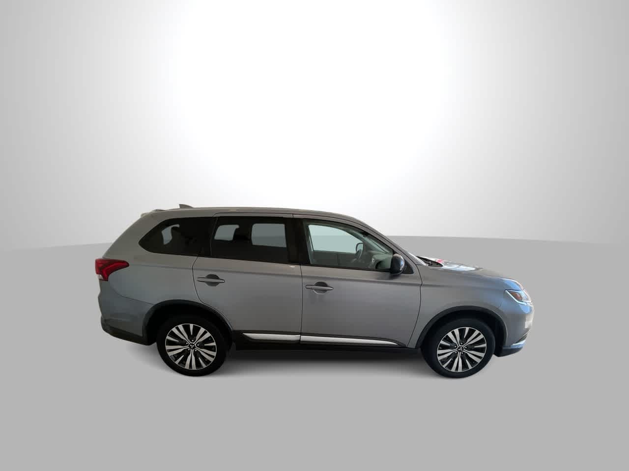 Thumbnail: 2020 Mitsubishi Outlander - 8