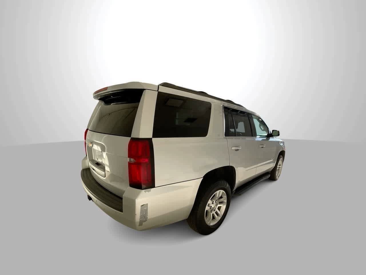 Thumbnail: 2017 Chevrolet Tahoe - 8