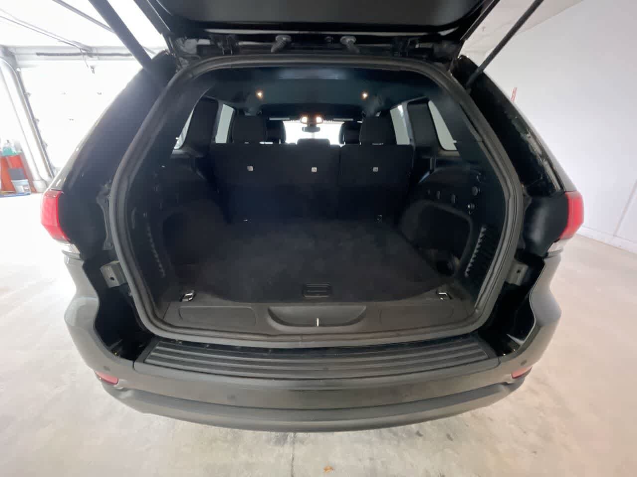 Thumbnail: 2018 Jeep Grand Cherokee - 23