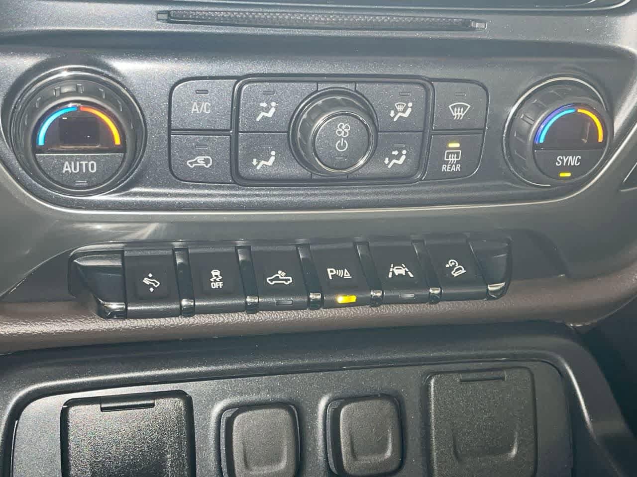 Thumbnail: 2018 Chevrolet Silverado 1500 - 19