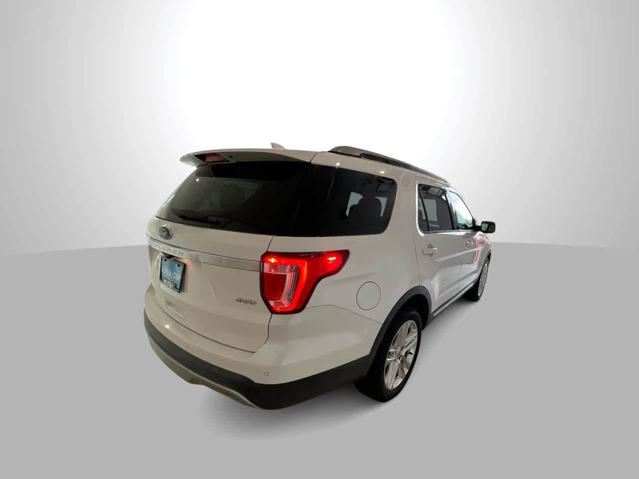 Thumbnail: 2017 Ford Explorer - 8