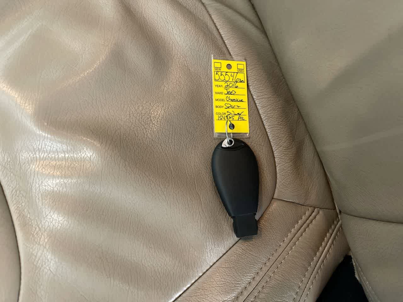 Thumbnail: 2016 Jeep Cherokee - 26