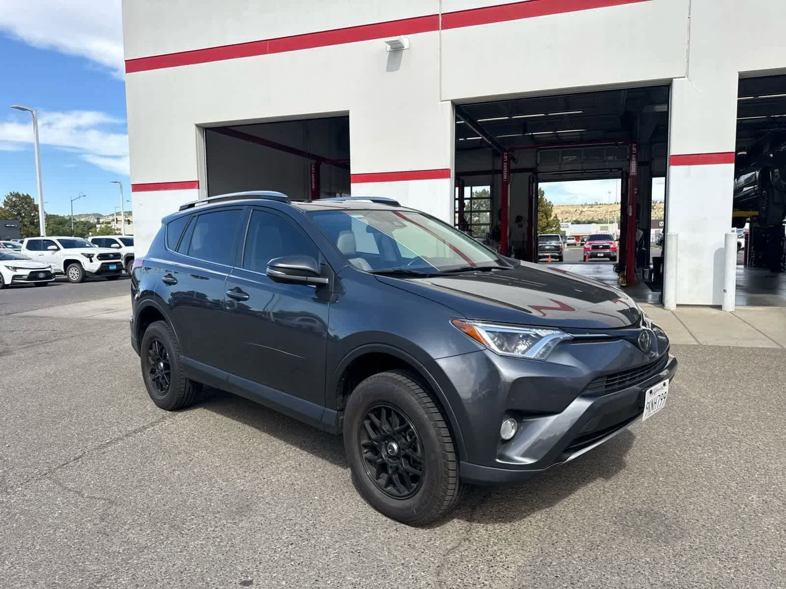 Thumbnail: 2018 Toyota RAV4 - 1