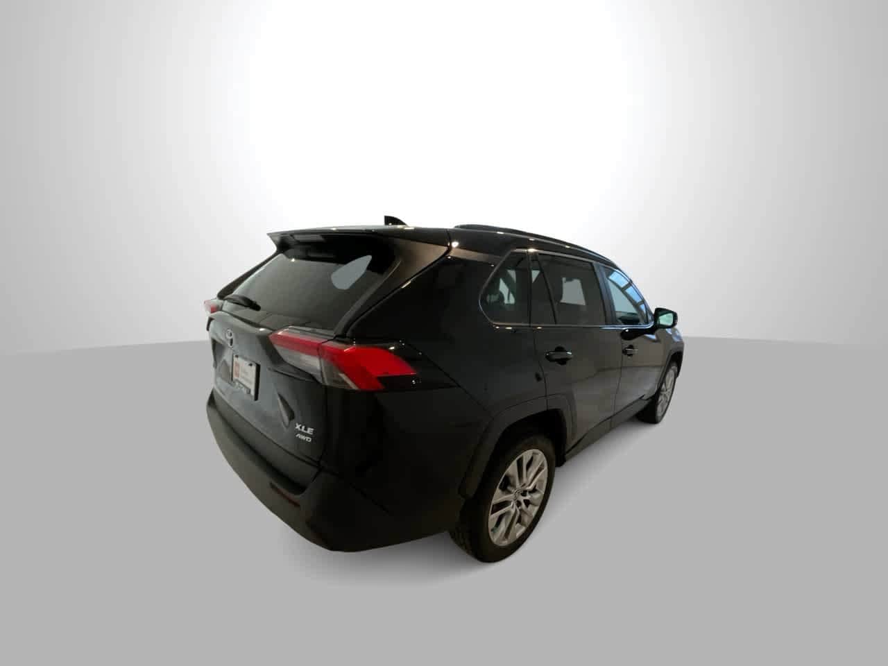 Thumbnail: 2021 Toyota RAV4 - 8