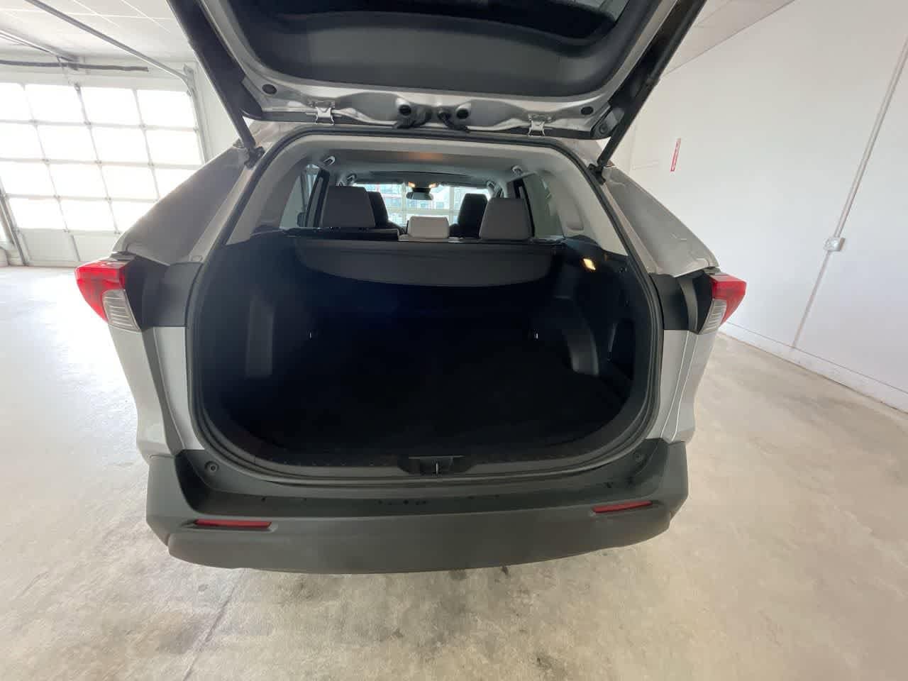 Thumbnail: 2021 Toyota RAV4 - 24