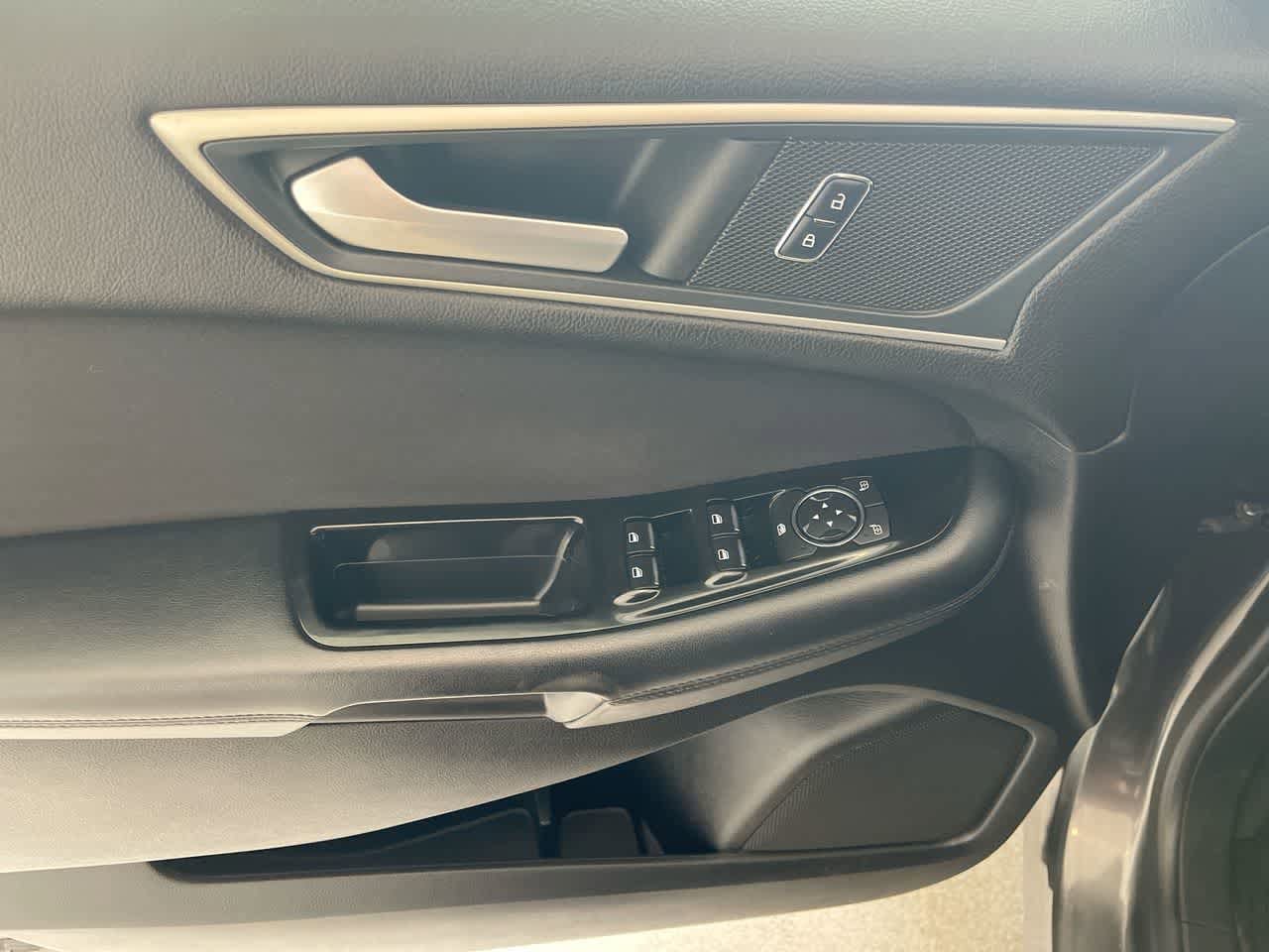 Thumbnail: 2018 Ford Edge - 15