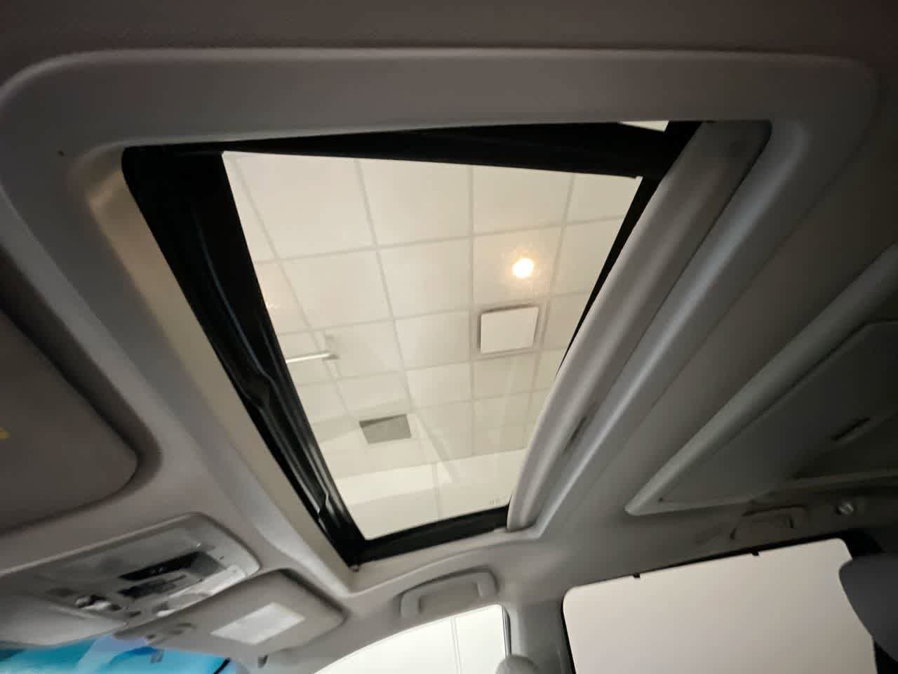 Thumbnail: 2017 Toyota Sienna - 22