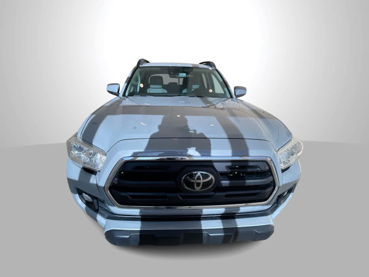 Thumbnail: 2019 Toyota Tacoma - 3
