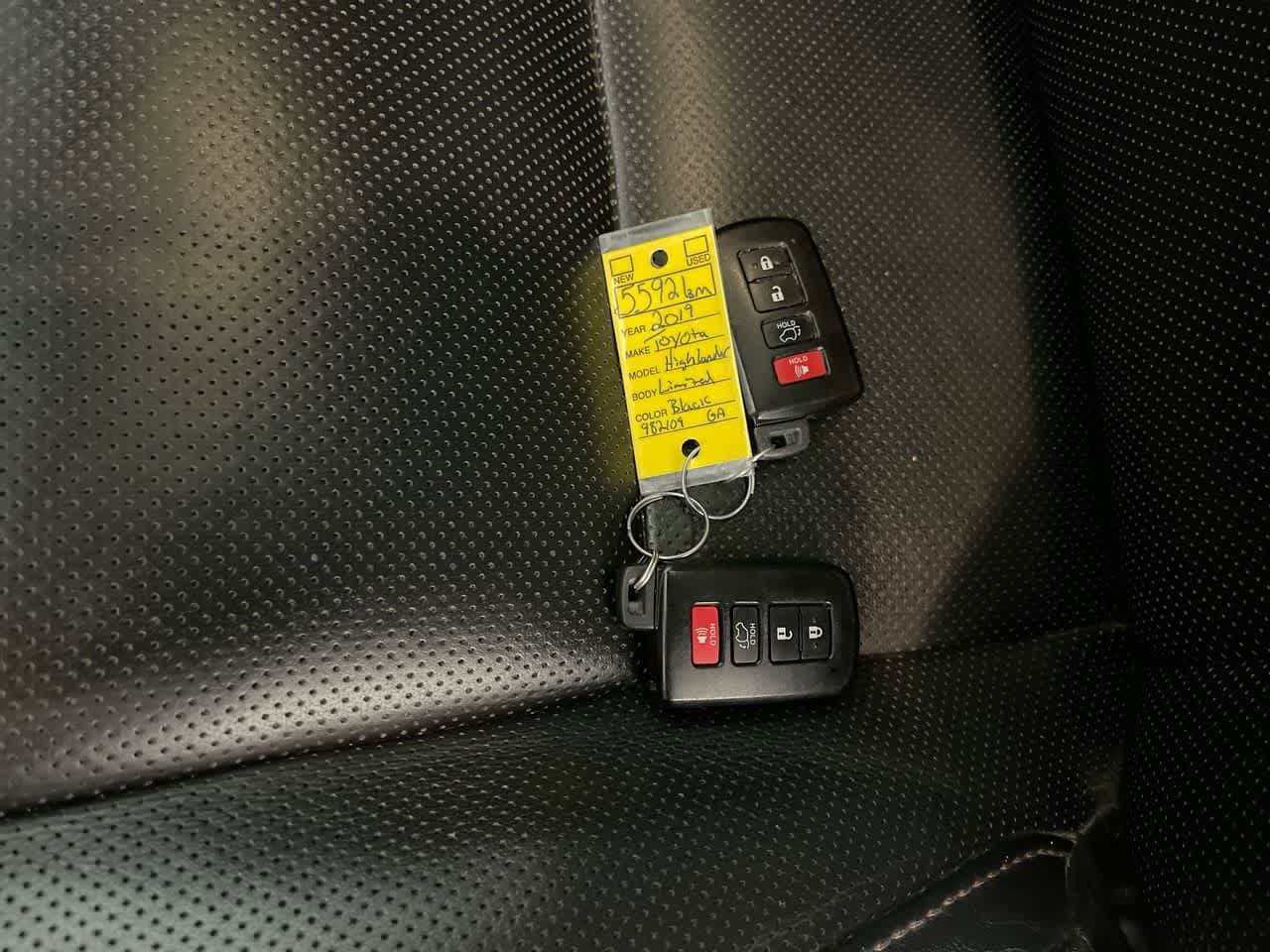 Thumbnail: 2019 Toyota Highlander - 28