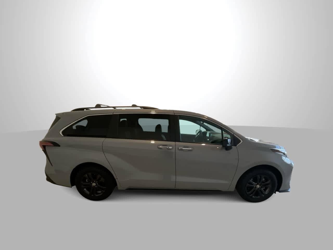 Thumbnail: 2024 Toyota Sienna - 9