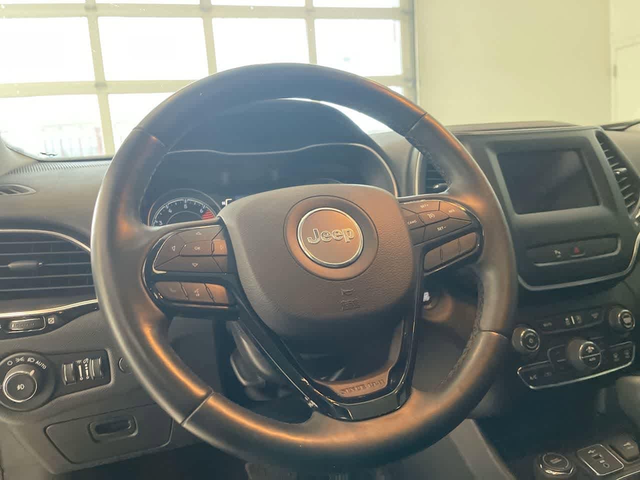 Thumbnail: 2020 Jeep Cherokee - 14