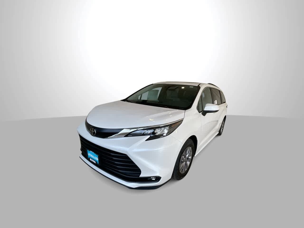 Thumbnail: 2026 Toyota Sienna - 4