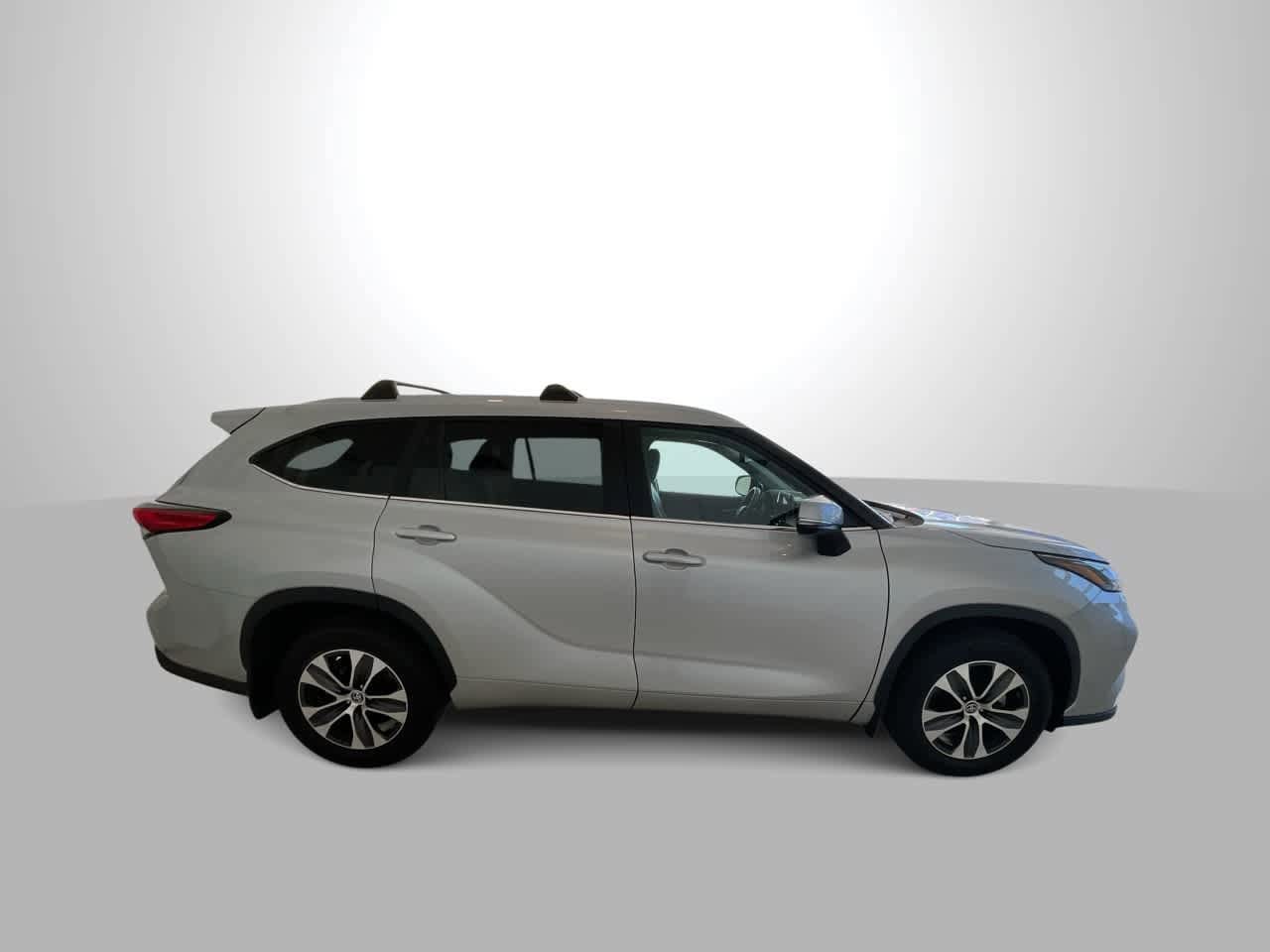 Thumbnail: 2023 Toyota Highlander - 9