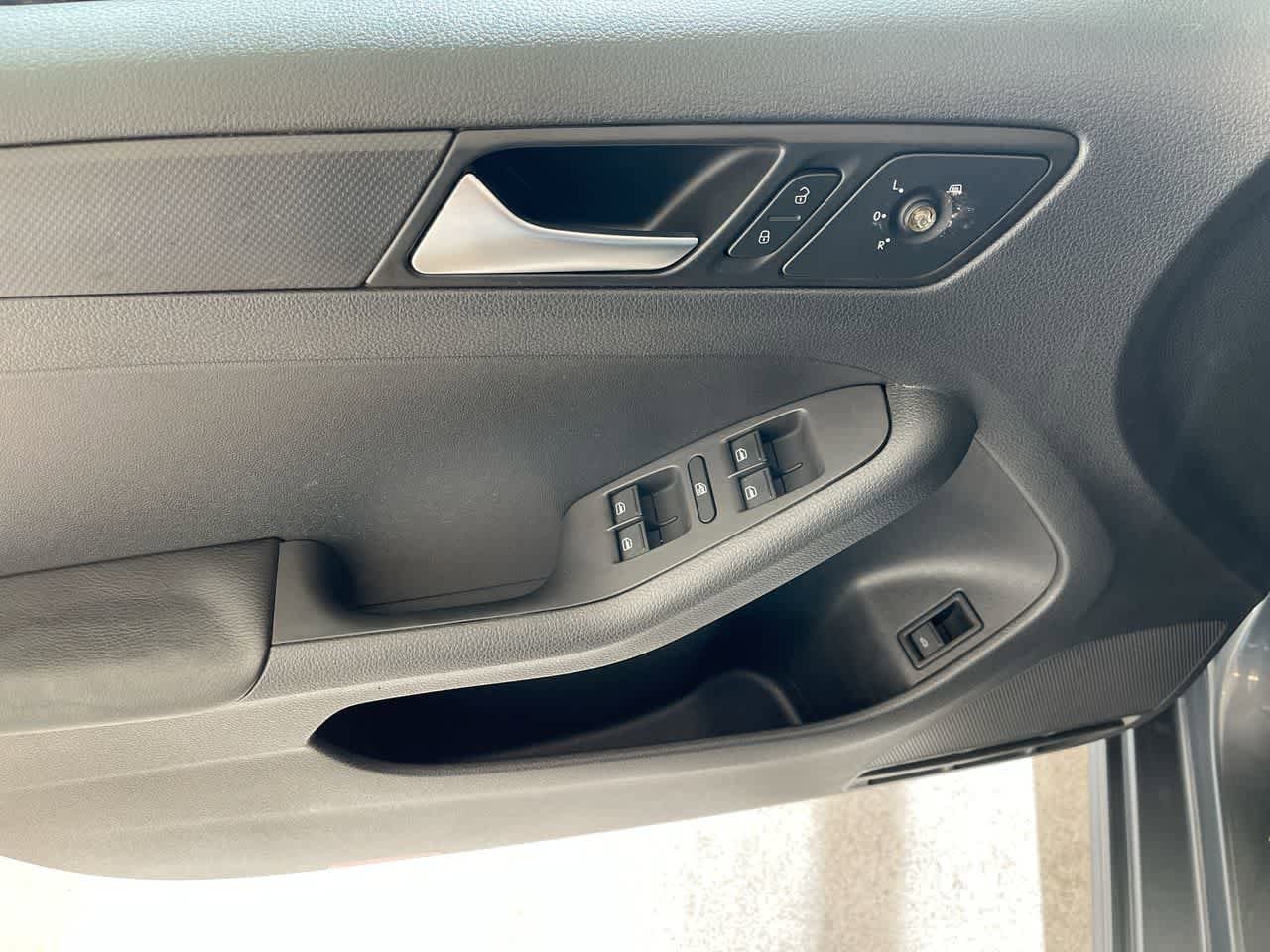 Thumbnail: 2014 Volkswagen Jetta - 13