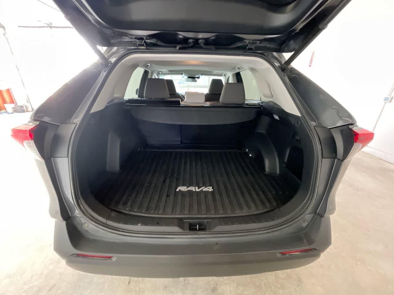 Thumbnail: 2020 Toyota RAV4 - 24