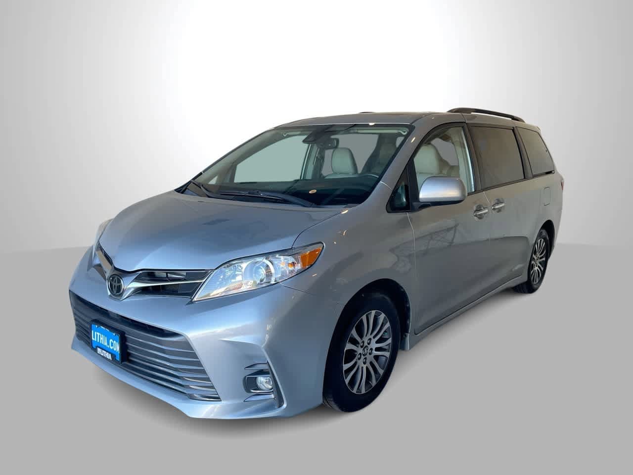 Thumbnail: 2019 Toyota Sienna - 1