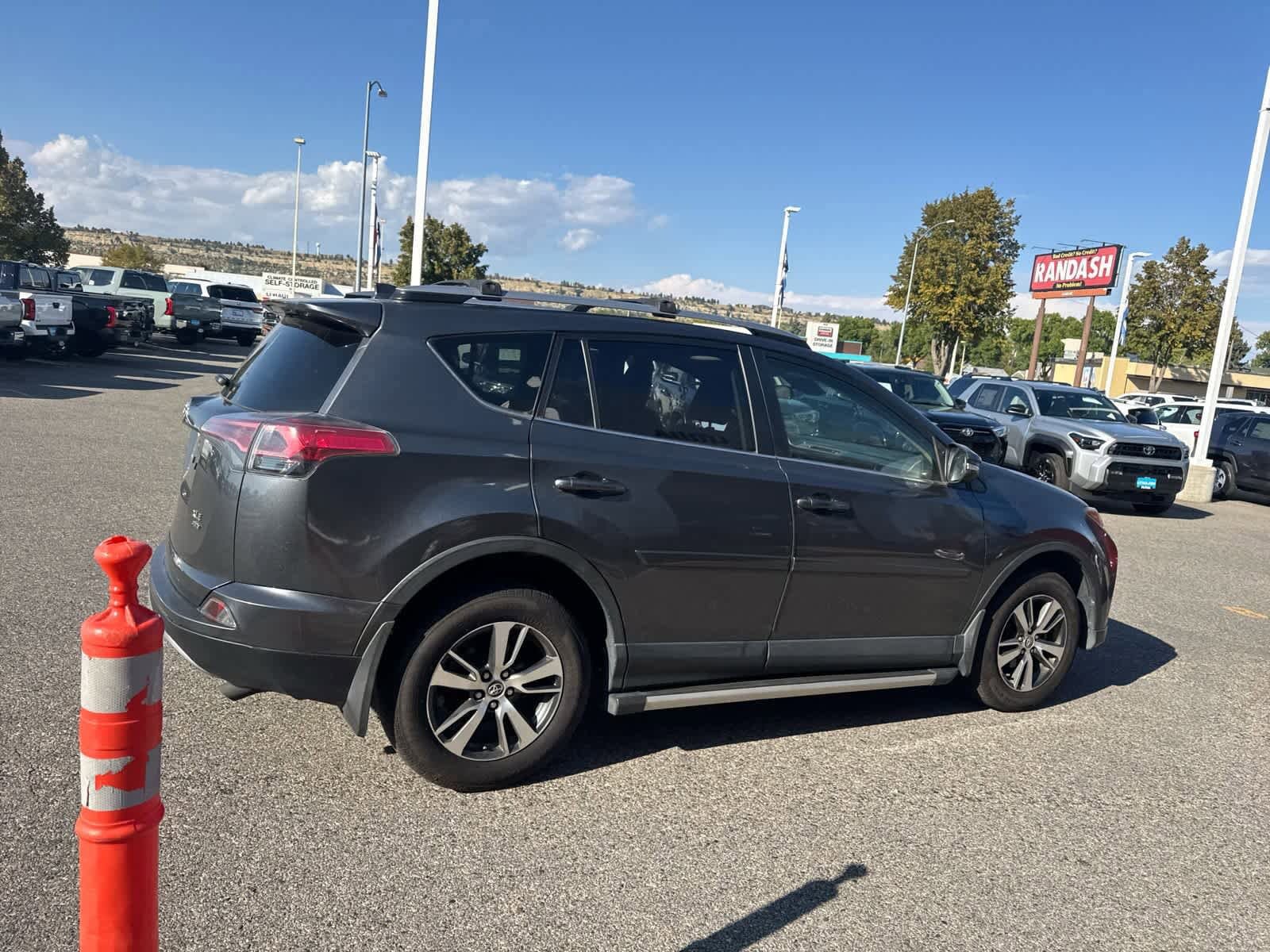 Thumbnail: 2018 Toyota RAV4 - 17