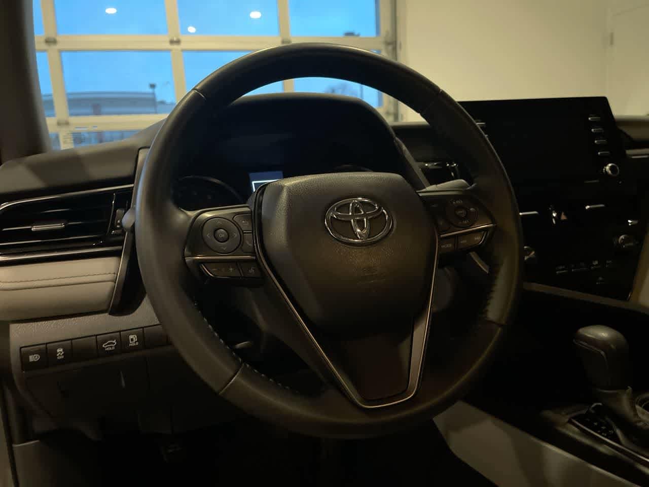 Thumbnail: 2022 Toyota Camry - 14