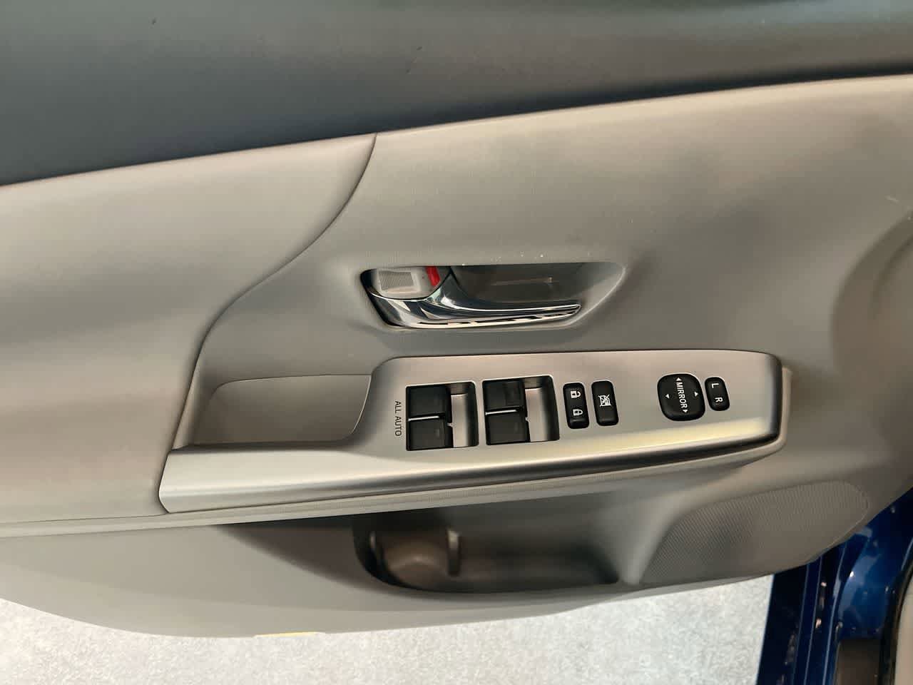 Thumbnail: 2017 Toyota Prius v - 13