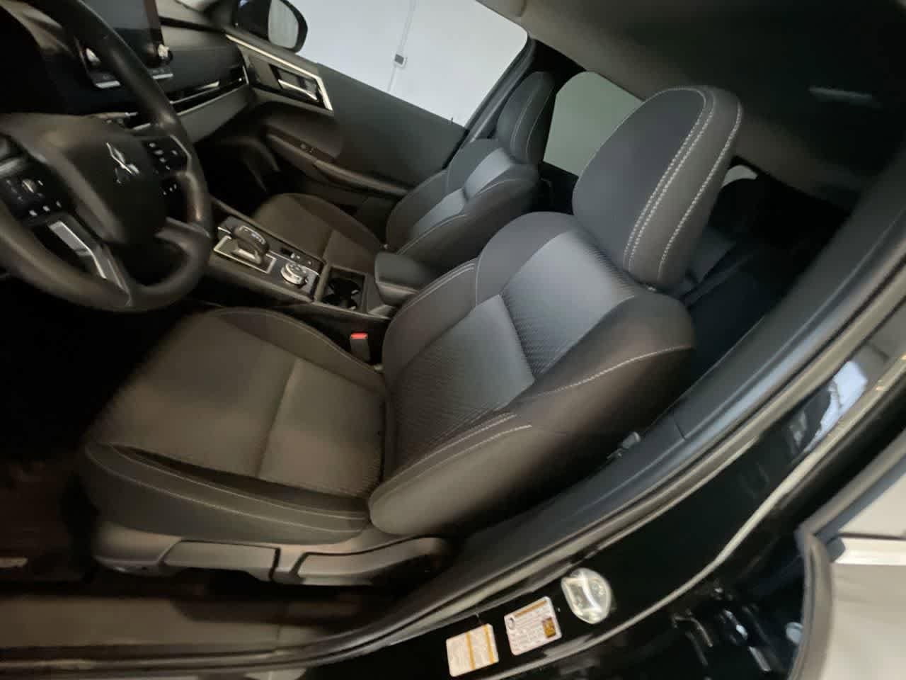 Thumbnail: 2022 Mitsubishi Outlander - 11