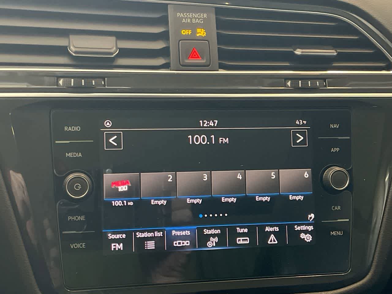 Thumbnail: 2021 Volkswagen Tiguan - 16