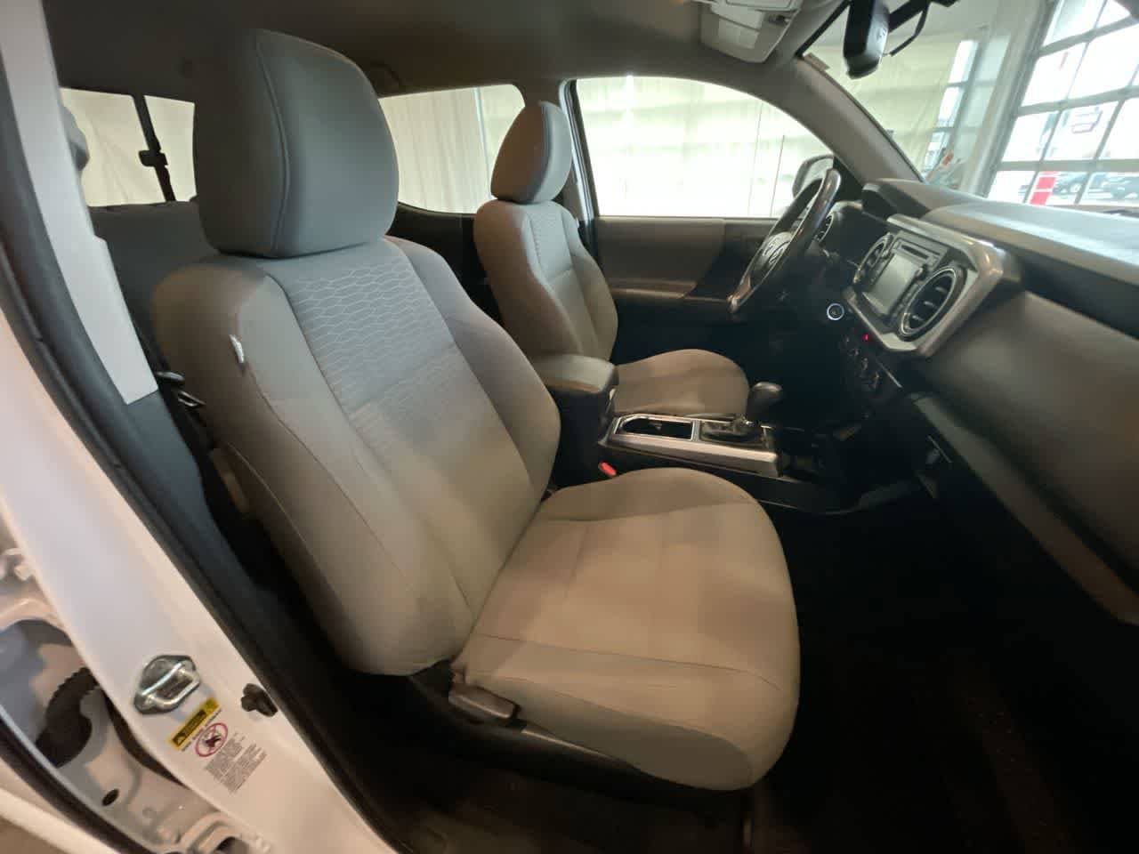 Thumbnail: 2016 Toyota Tacoma - 23