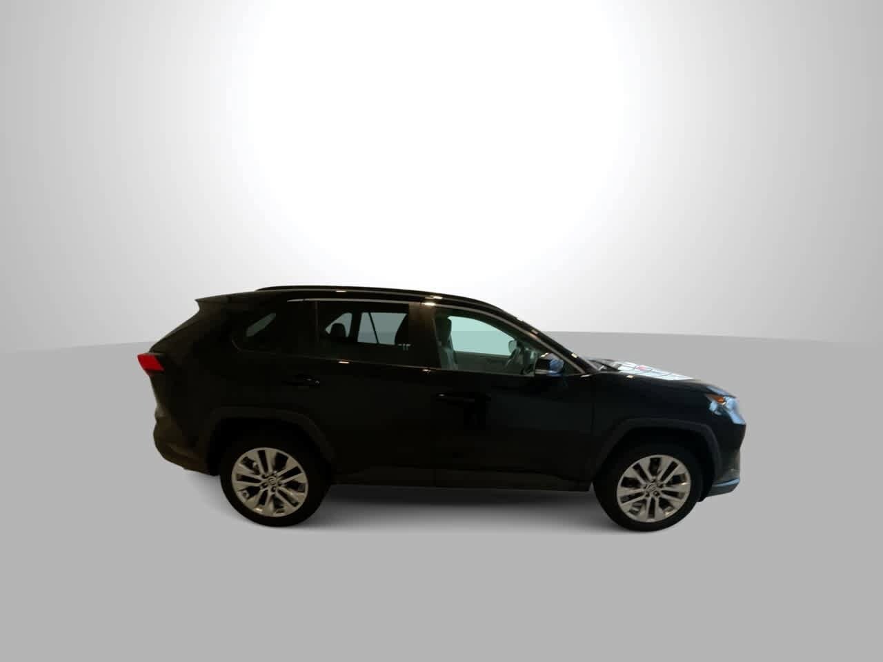 Thumbnail: 2021 Toyota RAV4 - 9