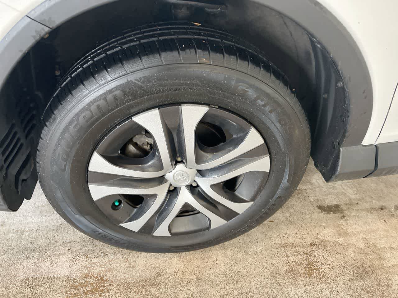 Thumbnail: 2018 Toyota RAV4 - 10