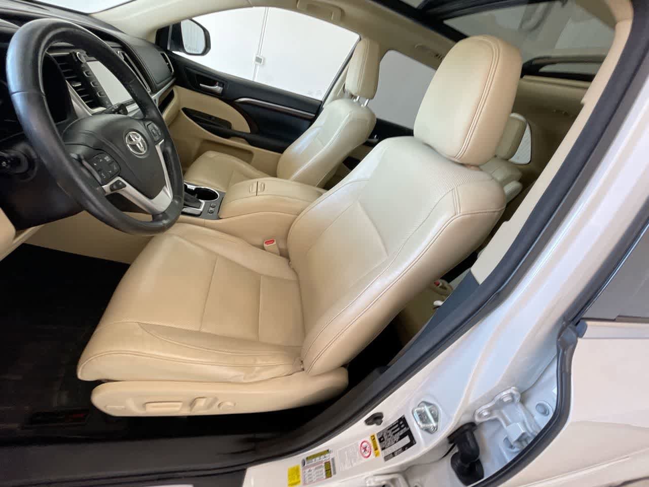 Thumbnail: 2015 Toyota Highlander - 11