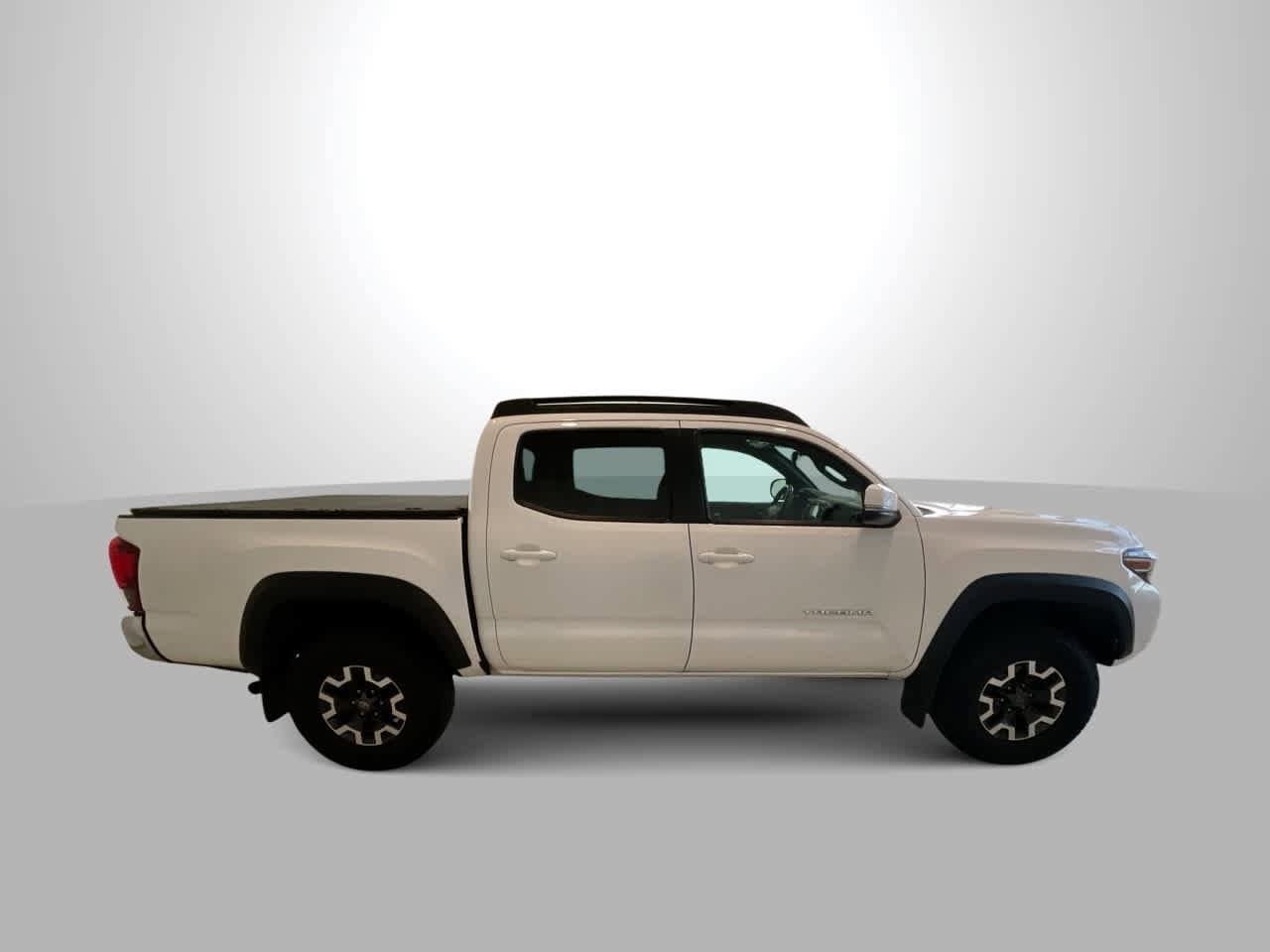 Thumbnail: 2018 Toyota Tacoma - 9