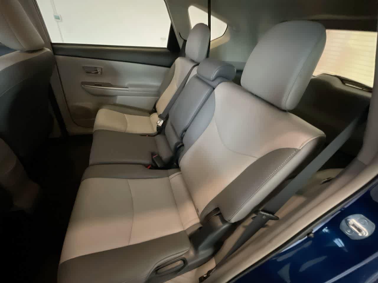 Thumbnail: 2017 Toyota Prius v - 22