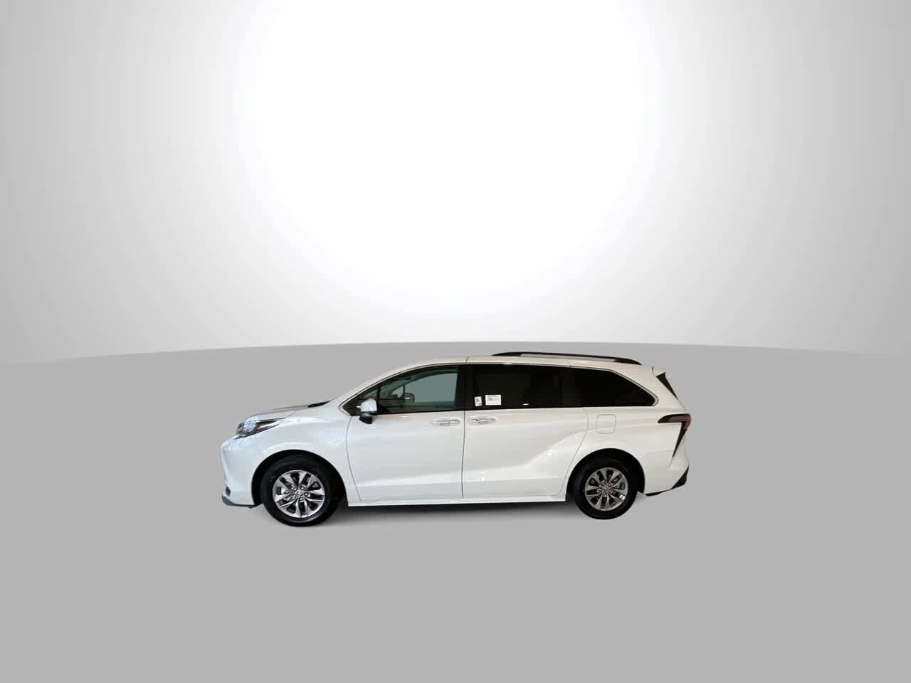 Thumbnail: 2026 Toyota Sienna - 5