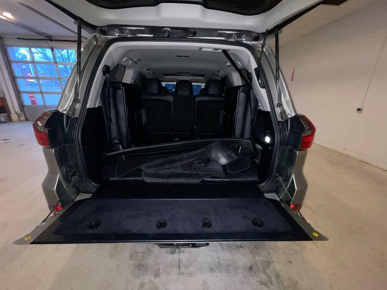 Thumbnail: 2017 Lexus LX - 25