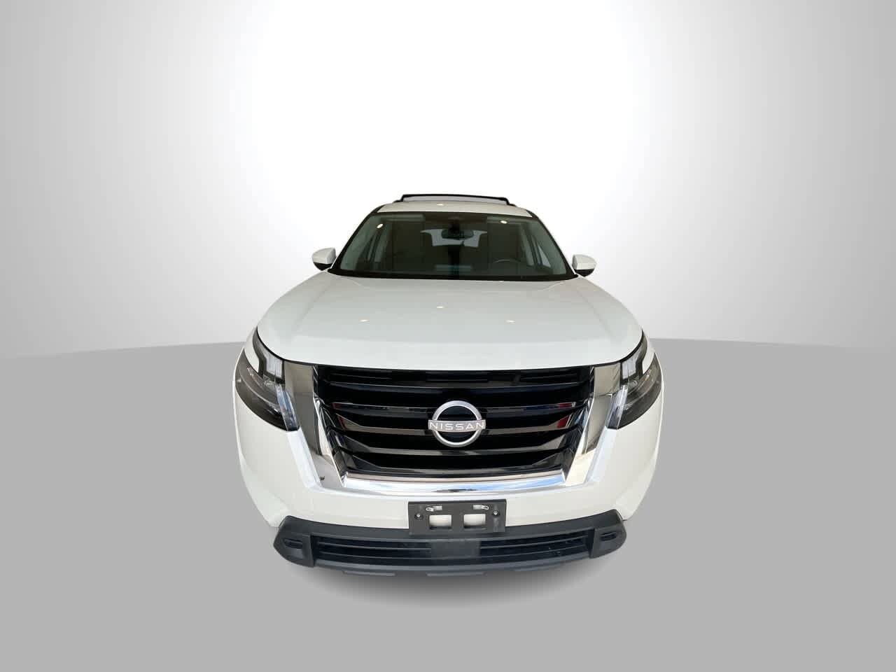 2022 Nissan Pathfinder SV photo 3