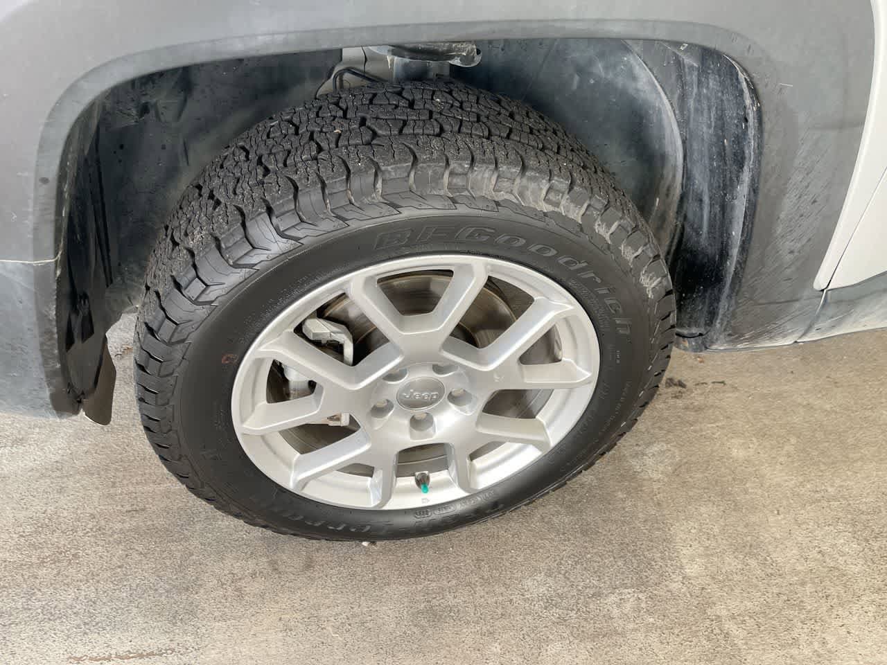 Thumbnail: 2019 Jeep Renegade - 10