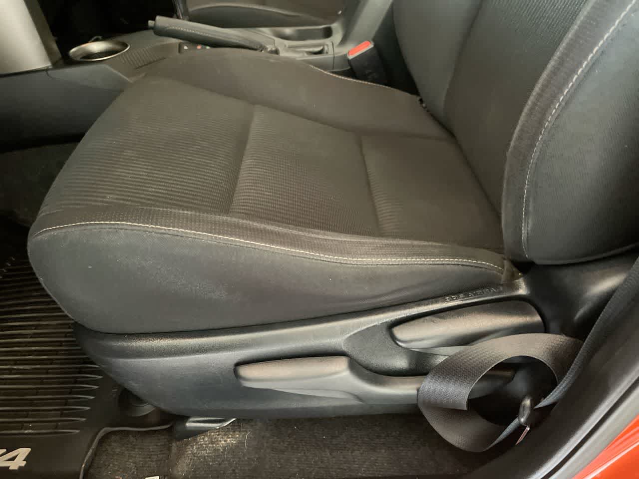 Thumbnail: 2015 Toyota RAV4 - 11